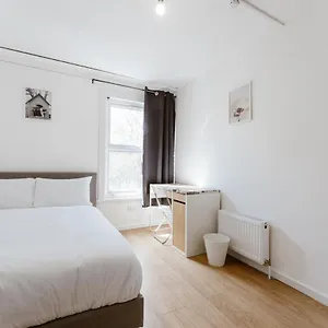 Mile End Double 27 Guest house