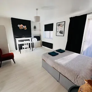 E2 Guest house