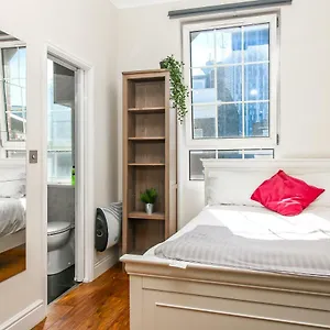 Private En-suite @ Liverpool Street, Brick Ln Maison d'hôtes
