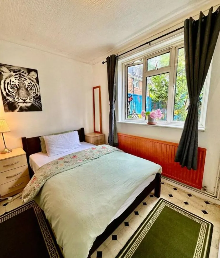 Whitechapel Rooms R2 London
