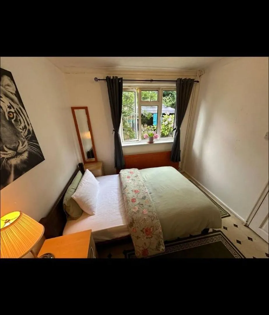 Whitechapel Rooms R2 London